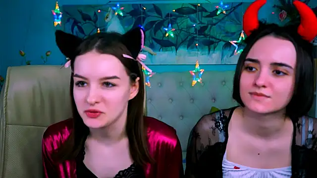 KateWillows online show from April 11, 4:28 am