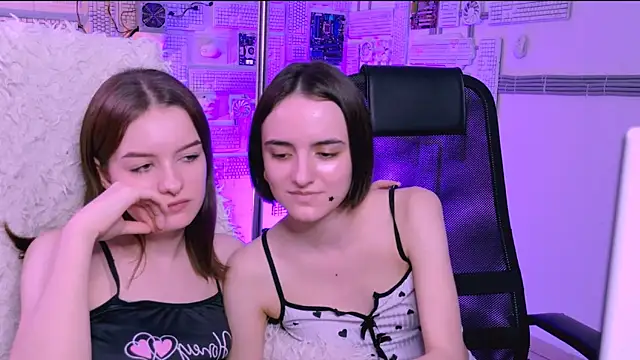 KateWillows online show from April 16, 6:58 am