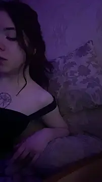 Tinashiny online show from November 28, 5:48 pm