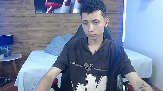 LucassSmith11 online show from March 11, 8:04 pm