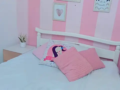 Snapshot of Amaia_Monroe chatting on December 1, 9:42 pm Amaia Monroe online show from December 1, 9:42 pm