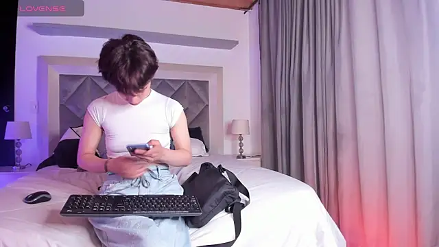 Brenda Tina online show from December 19, 9:22 pm