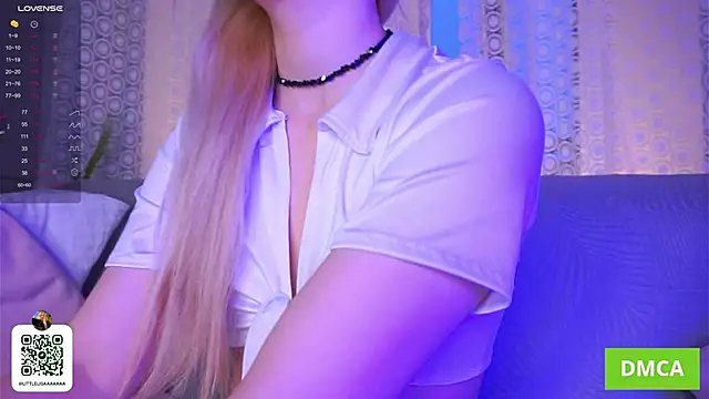 ElizzaBed online show from December 1, 5:01 am