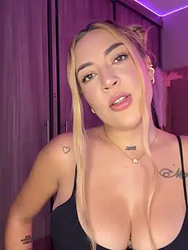 Snapshot of AlyonaWester_ chatting on February 12, 9:21 pm AlyonaWester online show from February 12, 9:21 pm