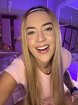 Snapshot of AlyonaWester_ chatting on February 24, 9:46 pm AlyonaWester online show from February 24, 9:46 pm