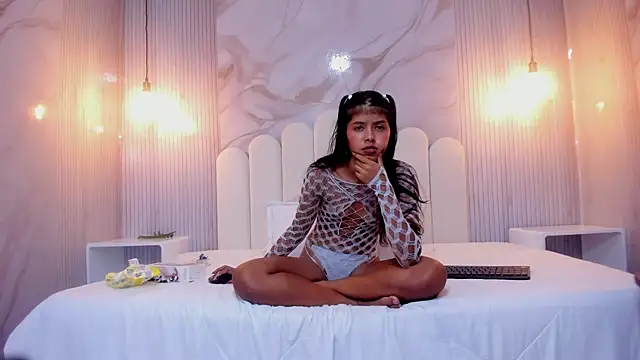 Snapshot of CHLOE_BLOWJOB chatting on January 16, 1:09 am CHLOE BLOWJOB online show from January 16, 1:09 am