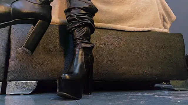 MilaDeRoux online show from February 19, 3:35 am