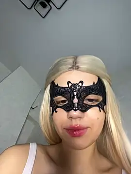 s4rah online show from February 16, 9:38 am