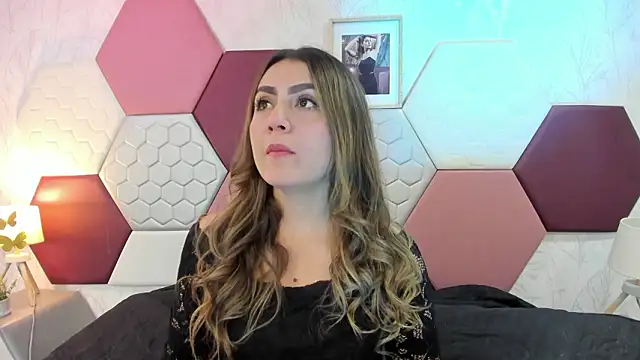 AriaRous online show from March 25, 5:19 pm