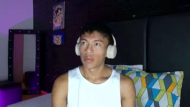 santinaughty online show from January 7, 9:17 pm