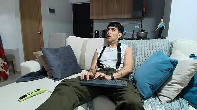 Snapshot of liorvante chatting on January 18, 11:30 pm liorvante online show from January 18, 11:30 pm