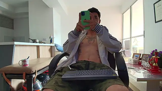 Snapshot of liorvante chatting on February 10, 1:15 pm liorvante online show from February 10, 1:15 pm