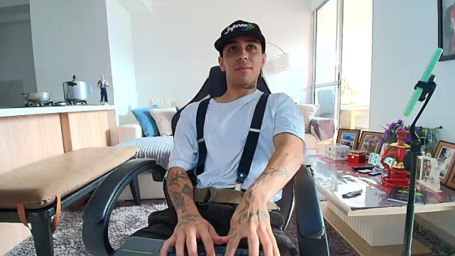 Snapshot of liorvante chatting on February 16, 3:08 pm liorvante online show from February 16, 3:08 pm