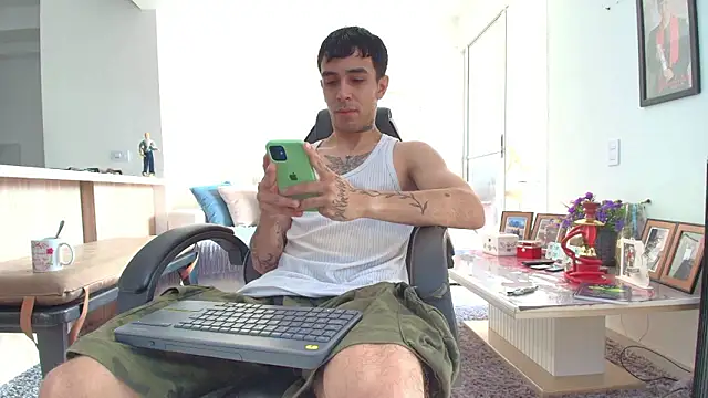 Snapshot of liorvante chatting on February 17, 2:46 pm liorvante online show from February 17, 2:46 pm