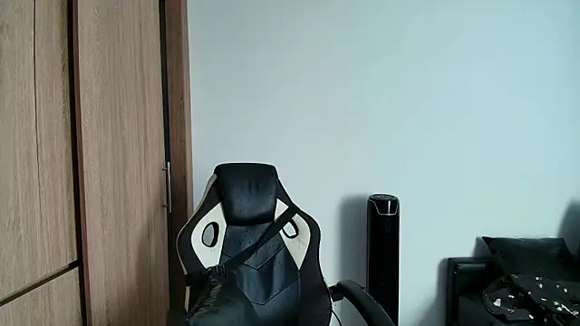 Snapshot of liorvante chatting on March 1, 3:03 pm liorvante online show from March 1, 3:03 pm