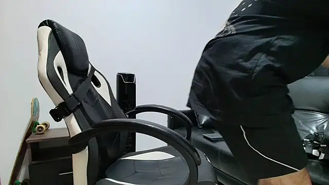 Snapshot of liorvante chatting on March 5, 1:01 am liorvante online show from March 5, 1:01 am