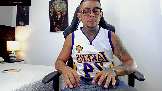 Snapshot of BASTIAN_NICOLAS_ chatting on January 8, 9:17 pm BASTIAN NICOLAS online show from January 8, 9:17 pm