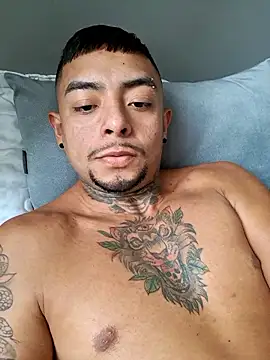 Snapshot of BASTIAN_NICOLAS_ chatting on January 11, 6:35 pm BASTIAN NICOLAS online show from January 11, 6:35 pm