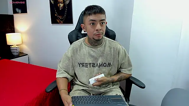 Snapshot of BASTIAN_NICOLAS_ chatting on January 15, 7:50 pm BASTIAN NICOLAS online show from January 15, 7:50 pm