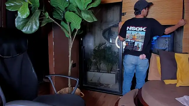 isaac grimm online show from April 7, 2:56 am