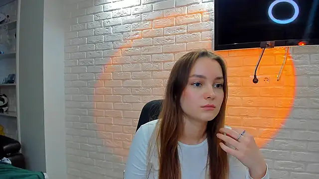 LouiseFlower  online show from November 29, 7:33 am