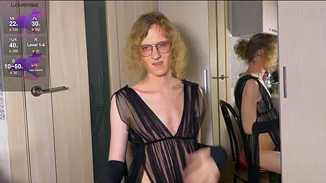 Snapshot of Avery_adam chatting on February 20, 10:54 pm Avery adam online show from February 20, 10:54 pm