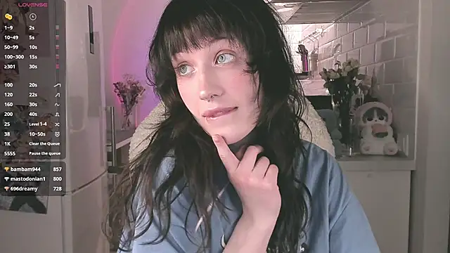 MePretty online show from March 21, 11:56 pm