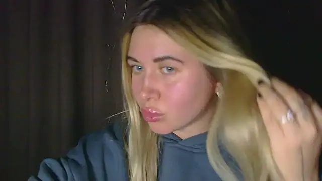 Snapshot of Nika_Diva chatting on February 4, 10:58 pm Nika Diva online show from February 4, 10:58 pm