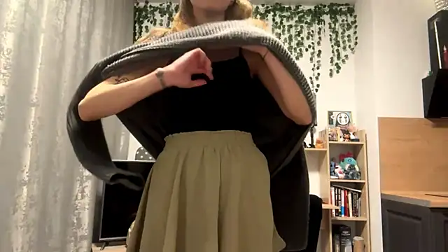  VlalV  online show from December 1, 3:06 pm