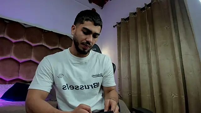 Franco banderas online show from February 17, 11:40 am