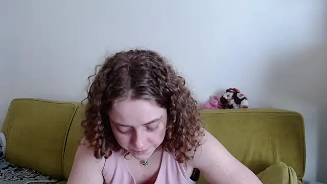 Snapshot of DeliaBlew chatting on May 20, 4:46 pm DeliaBlew online show from May 20, 4:46 pm