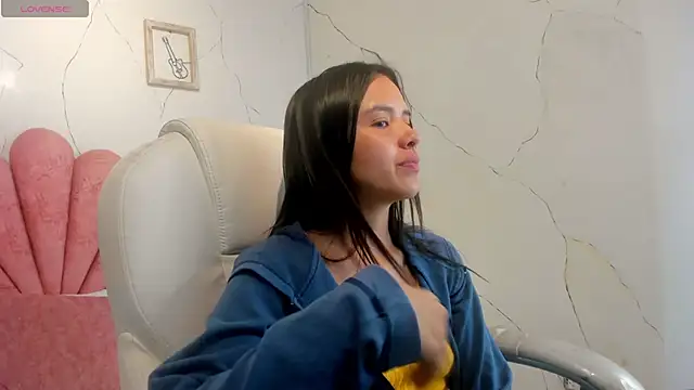 Snapshot of Cherrybombs_ chatting on February 17, 12:45 pm Cherrybombs online show from February 17, 12:45 pm