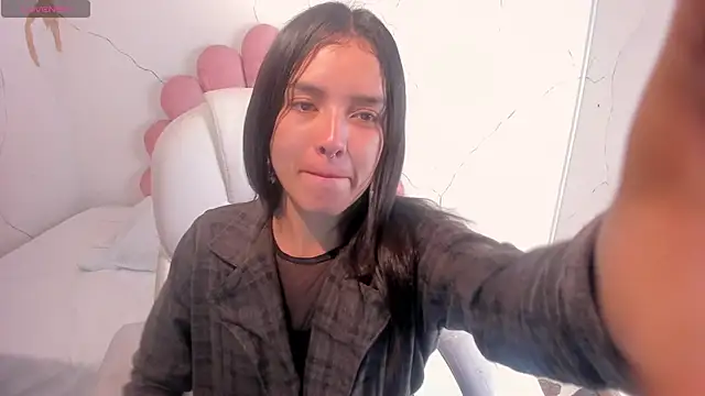 Snapshot of Cherrybombs_ chatting on February 18, 12:23 pm Cherrybombs online show from February 18, 12:23 pm