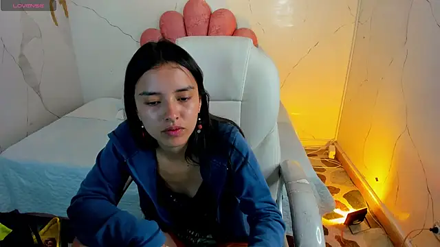 Snapshot of Cherrybombs_ chatting on February 20, 12:49 pm Cherrybombs online show from February 20, 12:49 pm