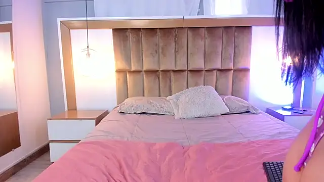 BrianaJhons19 online show from December 16, 7:41 pm