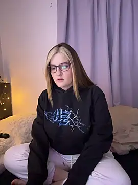 kira velour online show from January 6, 4:16 am