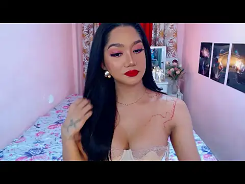 Snapshot of UrScreenGoddess chatting on May 3, 12:49 am UrScreenGoddess online show from May 3, 12:49 am