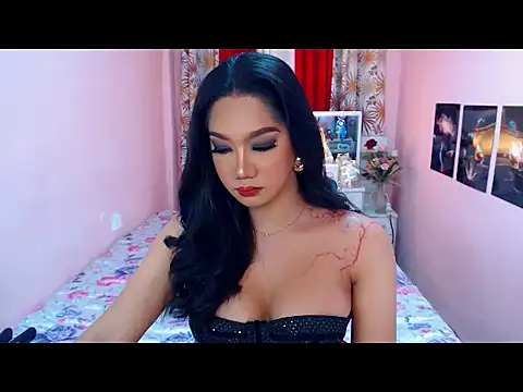 Snapshot of UrScreenGoddess chatting on May 5, 12:29 am UrScreenGoddess online show from May 5, 12:29 am