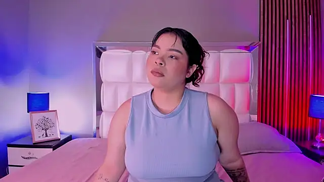 Snapshot of xCharlotte_20 chatting on February 18, 8:05 pm xCharlotte 20 online show from February 18, 8:05 pm