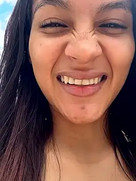 carohornyy online show from December 14, 3:39 pm