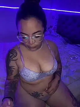 Lindalatina2001 online show from February 5, 2:38 am