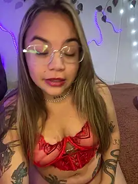 Snapshot of Lindalatina2001 chatting on April 28, 2:27 am Lindalatina2001 online show from April 28, 2:27 am