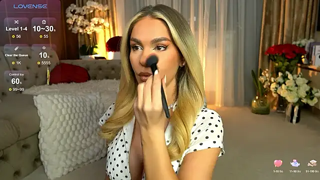 Snapshot of ChloeVelvetx chatting on February 12, 9:32 pm ChloeVelvetx online show from February 12, 9:32 pm