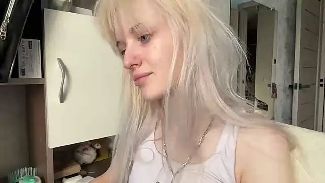 Snapshot of CelenFomes chatting on February 12, 6:08 am CelenFomes online show from February 12, 6:08 am