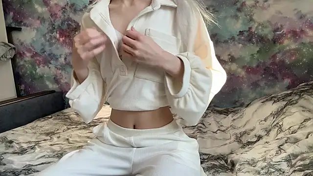 Snapshot of CelenFomes chatting on February 18, 5:47 am CelenFomes online show from February 18, 5:47 am