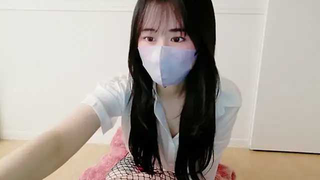 Snapshot of HICHAN99 chatting on February 15, 6:04 pm HICHAN99 online show from February 15, 6:04 pm