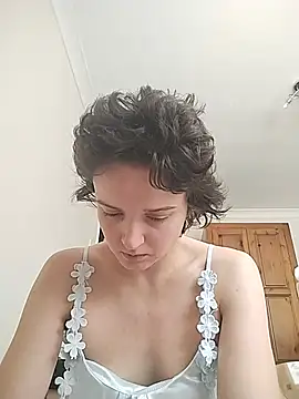 Snapshot of Amy01112 chatting on June 23, 1:42 pm Amy01112 online show from June 23, 1:42 pm