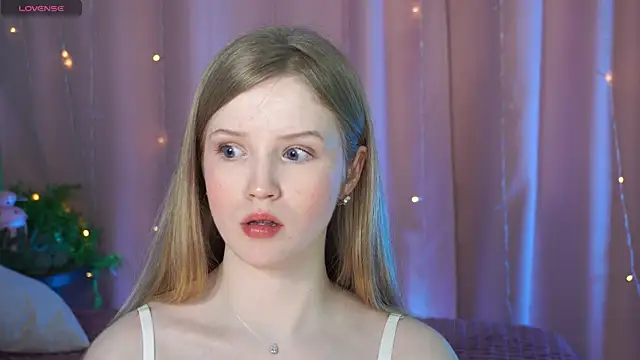 LilianHoward online show from December 19, 12:23 pm