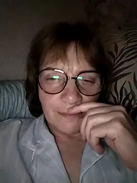 Snapshot of MichelleLove48 chatting on March 17, 9:29 pm MichelleLove48 online show from March 17, 9:29 pm