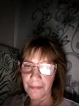 Snapshot of MichelleLove48 chatting on April 14, 7:31 pm MichelleLove48 online show from April 14, 7:31 pm